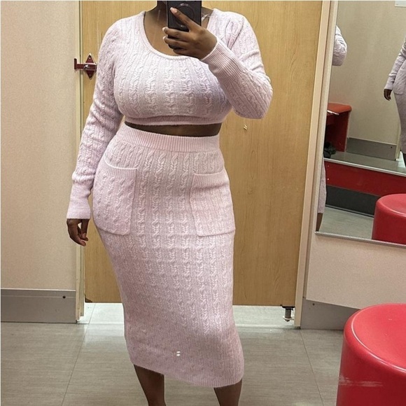 Women's Cropped Scoop Neck Sweater -
Future Collective new - Picture 4 of 8